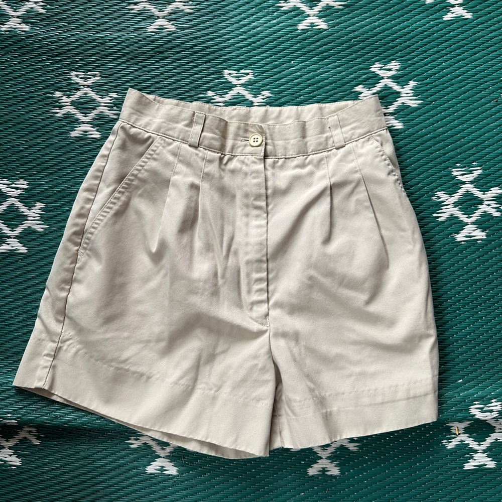 Vintage Made in Japan Khaki Pleated Shorts Women’s Size 3/4 (22” Waist)